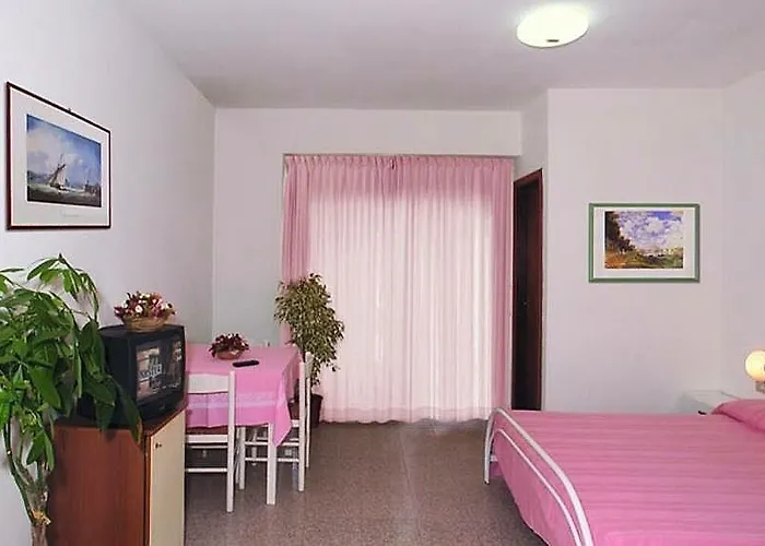 Summer Day Village 公寓式酒店 *